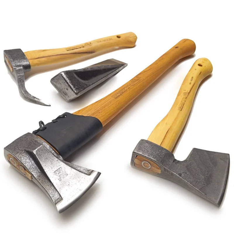 Applications de la hache forestière et de la hache à refendre